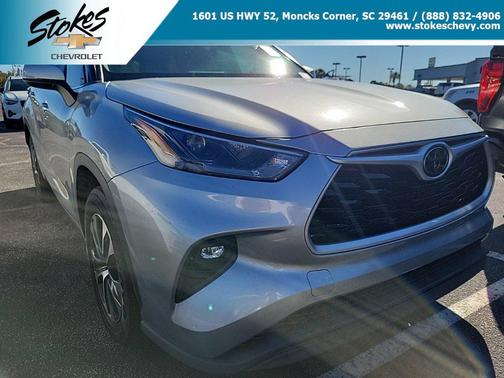 Celestial Silver Metallic 2021 Toyota Highlander XLE