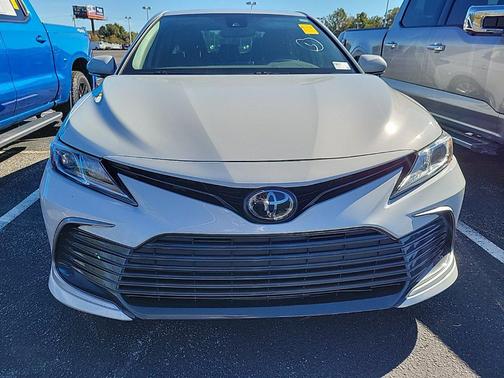 Ice 2023 Toyota Camry LE