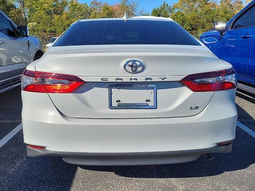 Ice 2023 Toyota Camry LE