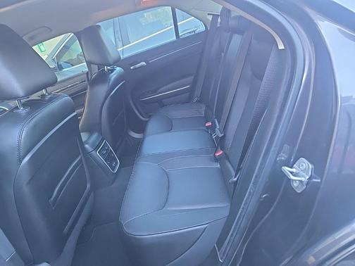 2023 Chrysler 300 Touring