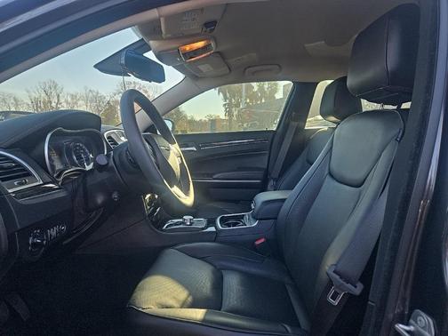 2023 Chrysler 300 Touring