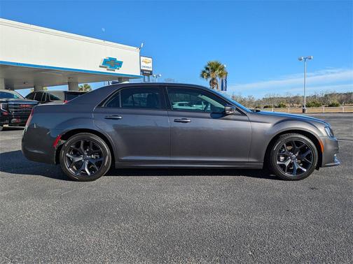 2023 Chrysler 300 Touring