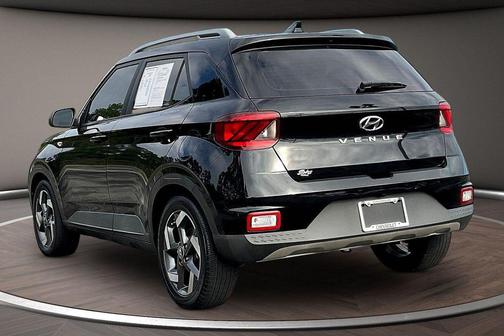 Black Noir Pearl 2022 Hyundai VENUE SEL