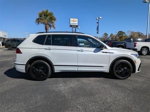 2023 Volkswagen Tiguan 2.0T SE R-Line Black