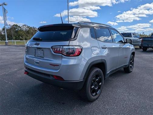 2023 Jeep Compass Trailhawk