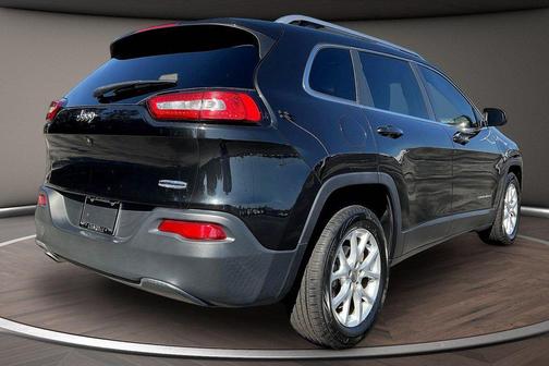 Brilliant Black Crystal Pearlcoat 2015 Jeep Cherokee Latitude