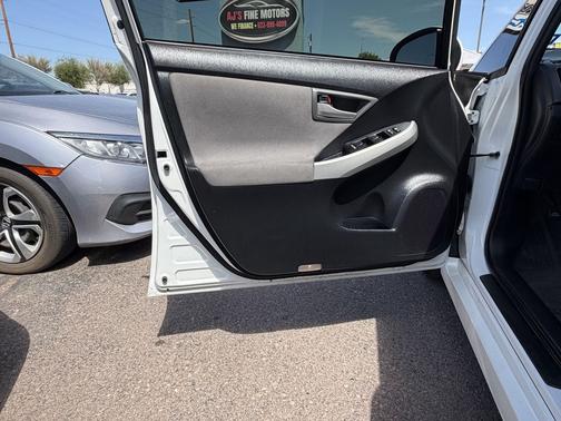 Blizzard Pearl 2014 Toyota Prius Four