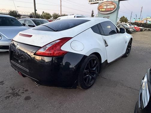 Pearl White 2016 Nissan 370Z Base