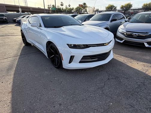 Summit White 2017 Chevrolet Camaro 1LT