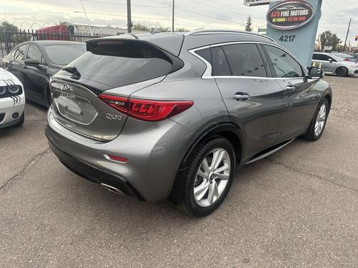 2019 INFINITI QX30 LUXE