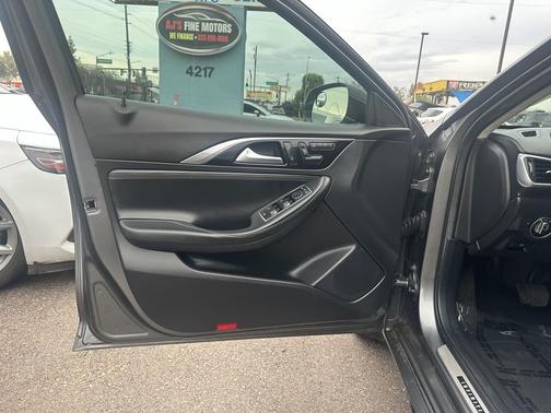 2019 INFINITI QX30 LUXE