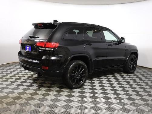 2020 Jeep Grand Cherokee LAREDO