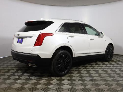 White 2019 Cadillac XT5 PREMIUM LUXURY
