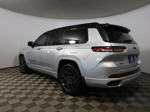 2023 Jeep Grand Cherokee SUMMIT