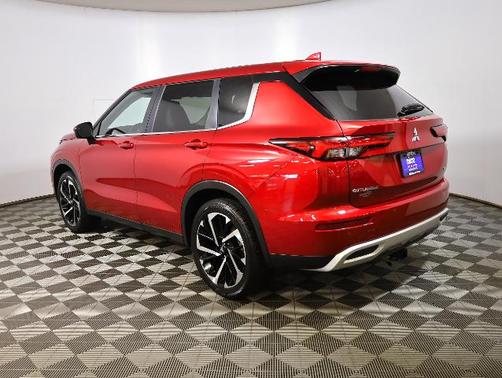 2023 Mitsubishi Outlander SE