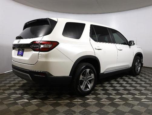 White 2023 Honda Pilot EX-L 7-PASSENGER