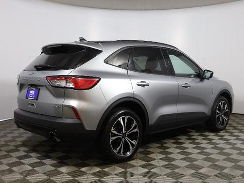 ICONIC SILVER 2022 Ford Escape SE