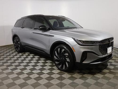 LUSTROUS GRAY METALLIC 2025 Lincoln Nautilus RESERVE