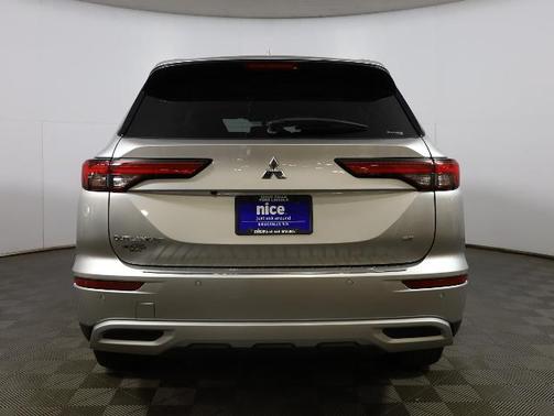 2022 Mitsubishi Outlander SE