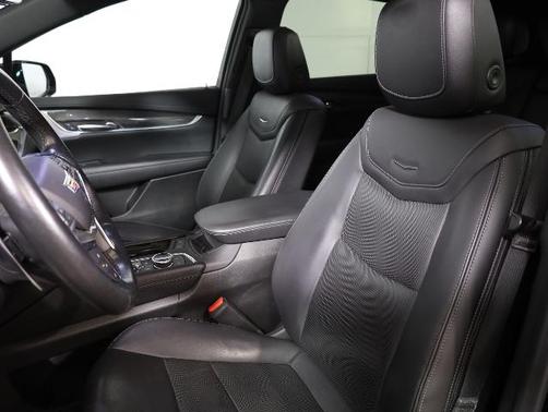Black 2021 Cadillac XT5 SPORT