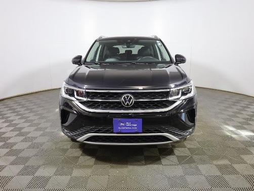 Deep Black Pearl Effect 2022 Volkswagen Taos 1.5T SEL