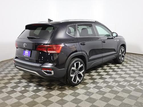 Deep Black Pearl Effect 2022 Volkswagen Taos 1.5T SEL