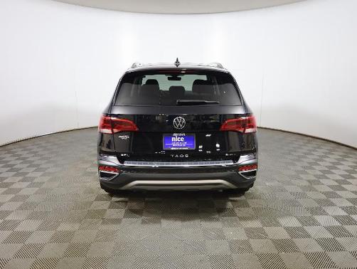 Deep Black Pearl Effect 2022 Volkswagen Taos 1.5T SEL