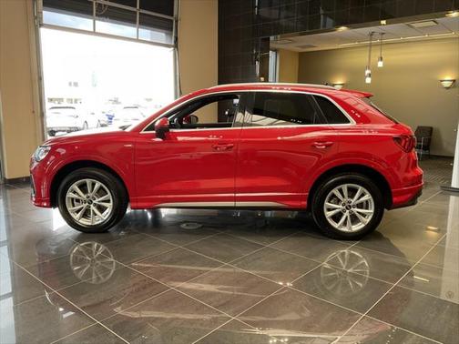 2024 Audi Q3 Premium 45 TFSI S line quattro Tiptronic