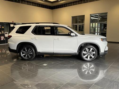 2025 Honda Pilot Touring 8-Passenger