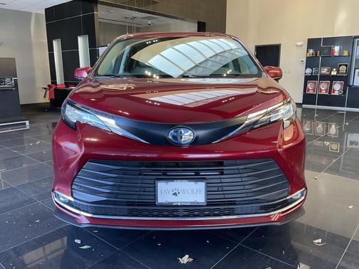2023 Toyota Sienna XLE