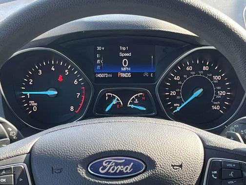 Ruby Red Metallic Tinted Clearcoat 2017 Ford Escape SE