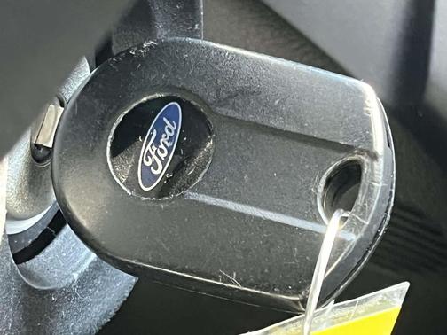 Ruby Red Metallic Tinted Clearcoat 2017 Ford Escape SE