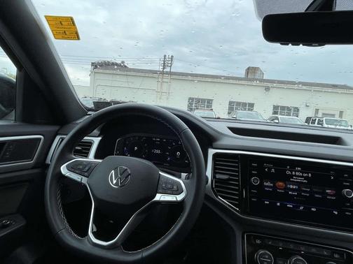 Deep Black Pearl 2023 Volkswagen Atlas Cross Sport 3.6L V6 SE w/Technology