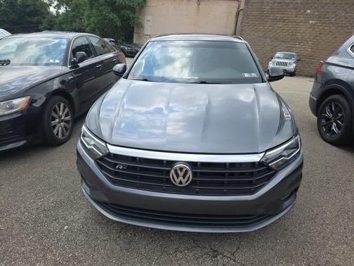 Platinum Gray Metallic 2021 Volkswagen Jetta 1.4T R-Line