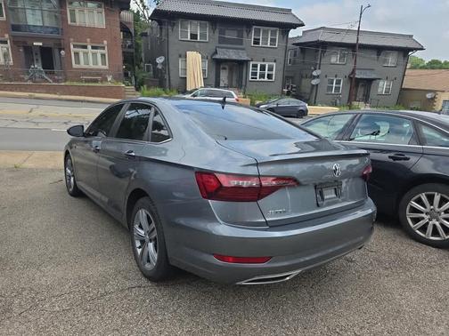Platinum Gray Metallic 2021 Volkswagen Jetta 1.4T R-Line