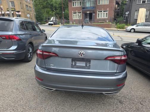 Platinum Gray Metallic 2021 Volkswagen Jetta 1.4T R-Line