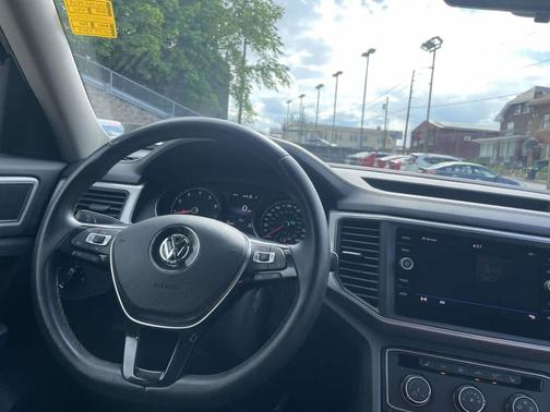 Fortana Red Metallic 2018 Volkswagen Atlas 3.6L SE