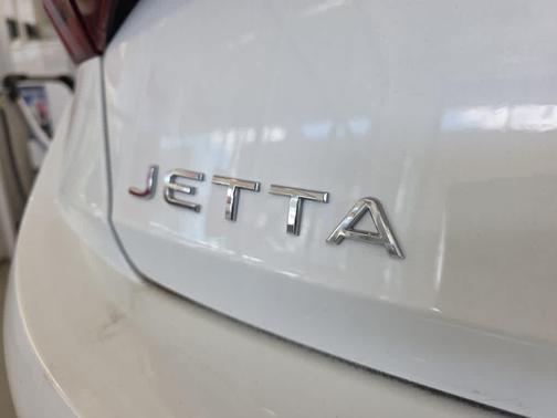 Opal White Pearl 2023 Volkswagen Jetta 1.5T SE