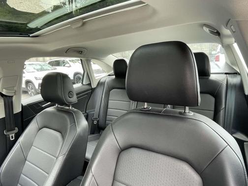 Opal White Pearl 2023 Volkswagen Jetta 1.5T SE