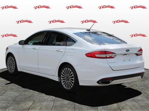 Photo 5 of 32 of 2017 Ford Fusion SE