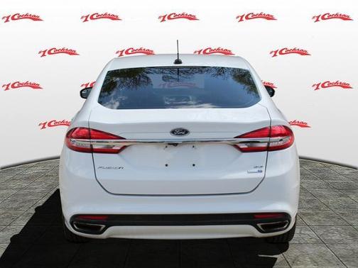 Photo 4 of 32 of 2017 Ford Fusion SE