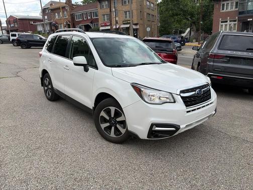 Crystal White Pearl 2018 Subaru Forester 2.5i Premium