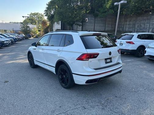 2022 Volkswagen Tiguan 2.0T SE R-Line Black 4MOTION