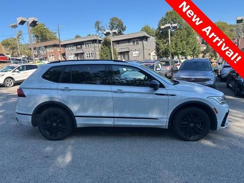 2022 Volkswagen Tiguan 2.0T SE R-Line Black 4MOTION