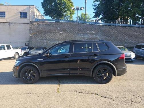 2023 Volkswagen Tiguan 2.0T SE R-Line Black 4MOTION