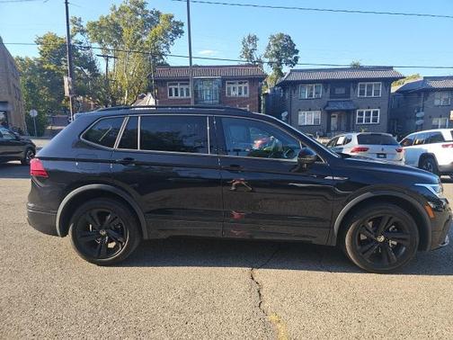 2023 Volkswagen Tiguan 2.0T SE R-Line Black 4MOTION