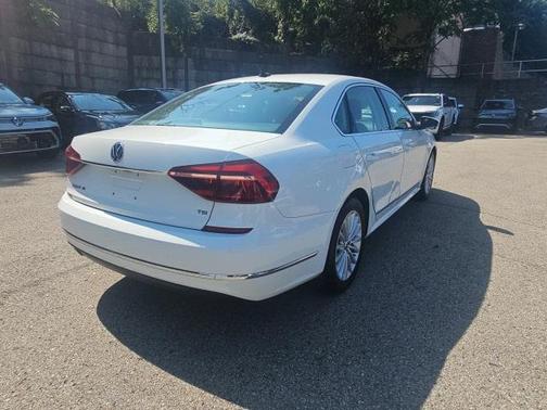 2017 Volkswagen Passat 1.8T SE