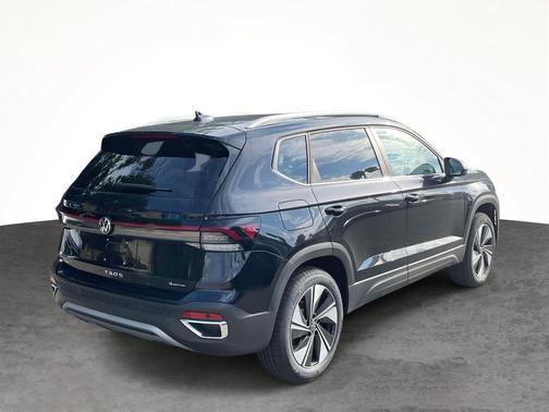Deep Black Pearl 2026 Volkswagen Taos SE