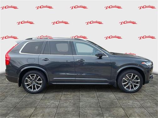2016 Volvo XC90 T6 Momentum