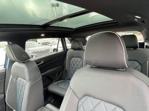 R3R3/Blue 2026 Volkswagen Atlas Cross Sport 2.0T SEL Premium